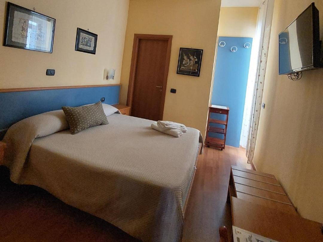 Domus Cesare Appartement Napels Buitenkant foto