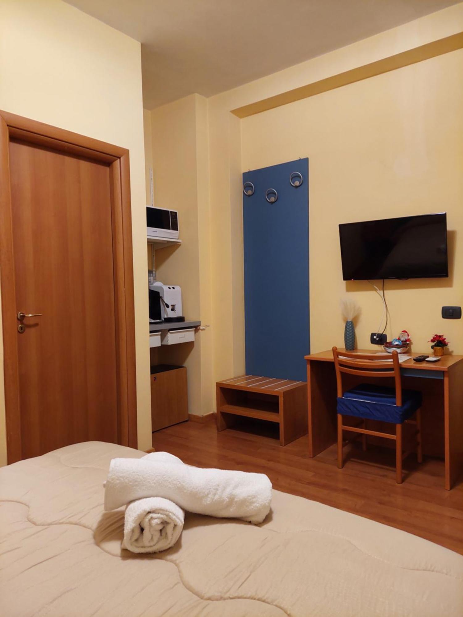 Domus Cesare Appartement Napels Kamer foto